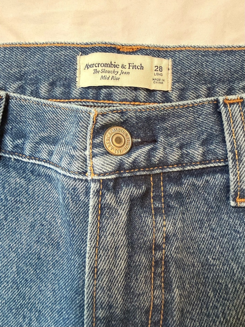 Abercrombie & Fitch Mid Rise Slouchy Jeans - Picture 3 of 12